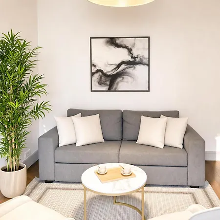 Arc De Triomphe - Premium Family For 5 Apartman